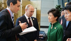 Bà Park Geun-hye và ông Putin.