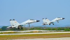 Ngày 10/3/2016, một trung đoàn không quân của Hạm đội Nam Hải, Hải quân Trung Quốc tiến hành tập trận cường độ lớn với các máy bay chiến đấu J-11BH và J-11BSH (Ảnh tư liệu)