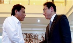 Ngày 11/8/2016, Ngoại trưởng Nhật Bản Fumio Kishida hội kiến với Tổng thống Philippines Rodrigo Duterte, Ảnh: hk.on.cc