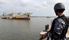 Indonesia bắt giữ một tàu cá Trung Quốc đánh bắt cá phi pháp ở vùng biển nước này.