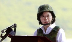 Bà Thái Anh Văn, Tổng thống Đài Loan thị sát một cuộc tập trận quy mô lớn đối phó Trung Quốc ở miền nam Đài Loan gần đây.