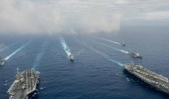 Hạm đội 2 tàu sân bay động cơ hạt nhân USS John C. Stennis và USS Ronald Reagan Hải quân Mỹ trên Biển Đông ngày 18/6/2016. Ảnh: Thời báo Hoàn Cầu, Trung Quốc.