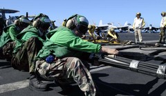 Binh Sỹ trên tàu sân bay Hải quân Mỹ. Ảnh: nationalinterest