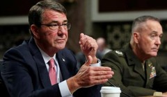 Bộ trưởng Quốc phòng Mỹ Ashton B. Carter và Chủ tịch Hội đồng Tham mưu trưởng Liên quân Mỹ Joseph Dunford tại phiên điều trần của Ủy ban Quân vụ Thượng viện Mỹ ngày 22/9/2016. Ảnh: aryanews.com