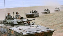 Quân đội Trung Quốc tiến hành diễn tập thực binh. Ảnh: Cankao