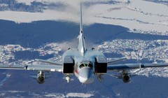 Máy bay ném bom chiến lược tầm xa Tu-22M3 Nga lắp 2 quả tên lửa hành trình AS-6. Ảnh: Sina