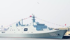 Tàu đổ bộ cỡ lớn Nghi Mông Sơn số hiệu 988 Type 071A của Hạm đội Đông Hải, Hải quân Trung Quốc. Ảnh: Sina.