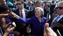 Ứng cử viên Tổng thống Đảng Dân chủ, bà Hillary Clinton vận động tranh cử. Ảnh: Zaobao