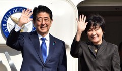Ngày 17/11/2016, Thủ tướng Nhật Bản và phu nhân đến Mỹ tiến hành hội đàm với Tổng thống đắc cử Donald Trump. Ảnh: New Straits Times