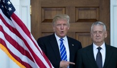 Tổng thống đắc cử Donald Trump và tướng James Mattis - cựu Tư lệnh Bộ chỉ huy Trung tâm, Quân đội Mỹ. Ảnh: CNN