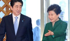 Thủ tướng Nhật Bản Shinzo Abe và Tổng thống Hàn Quốc Park Geun-hye. Ảnh: Japan Herald