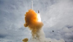 Tàu chiến Aegis Hải quân Mỹ bắn tên lửa (ảnh tư liệu)