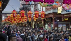 Người Trung Quốc trên đường phố (ảnh tư liệu)