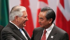 Ngày 17 tháng 2 năm 2017, Ngoại trưởng Mỹ Rex Tillerson gặp gỡ Bộ trưởng Ngoại giao Trung Quốc Vương Nghị bên lề hội nghị G20. Ảnh: South China Morning Post