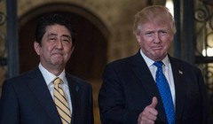 Tháng 2/2017, Thủ tướng Nhật Bản Shinzo Abe đến thăm Mỹ, hội đàm với Tân Tổng thống Mỹ Donald Trump. Ảnh: Daily Mail