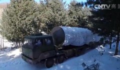 Đài truyền hình CCTV7 Trung Quốc công bố các hình ảnh một lữ đoàn trang bị tên lửa đạn đạo xuyên lục địa Đông Phong-31A của Lực lượng tên lửa Trung Quốc tiến hành huấn luyện trong thời điểm Ngoại trưởng Mỹ Rex Tillerson đến thăm Trung Quốc (ngày 18 - 19/3