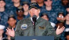 Tổng thống Mỹ Donald Trump phát biểu trên tàu sân bay USS Gerald Ford. Ảnh: Cankao