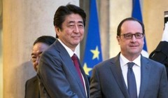 Ngày 20/3/2017, Thủ tướng Nhật Bản Shinzo Abe tiến hành hội đàm với Tổng thống Pháp Francois Hollande ở Paris, Pháp. Ảnh: Tân Hoa xã
