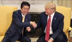 Ngày 10/2/2017, Thủ tướng Shinzo Abe hội đàm với Tổng thống Mỹ Donald Trump. Ảnh: The Telegraph