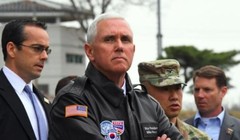 Phó Tổng thống Mỹ Mike Pence thăm Khu phi quân sự hai miền Triều Tiên. Ảnh: BBC