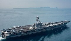 Tàu sân bay động cơ hạt nhân USS Carl Vinson ở eo biển Sunda ngày 15/4/2017. Ảnh: New York Times