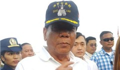 Ngày 1/5/2017, Tổng thống Philippines Rodrigo Duterte lên thăm tàu chiến hải quân Trung Quốc. Ảnh: Sina