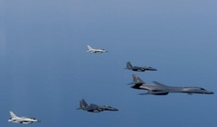 Mỹ đang tăng cường áp lực quân sự đối với Triều Tiên