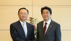 Ngày 31/5/2017, Thủ tướng Nhật Bản Shinzo Abe tiếp Ủy viên Quốc vụ Trung Quốc Dương Khiết Trì.