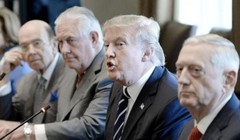 Tổng thống Mỹ Donald Trump và các quan chức cấp cao Nhà Trắng như Ngoại trưởng Rex Tillerson và Bộ trưởng Quốc phòng James Mattis. Ảnh: UPI