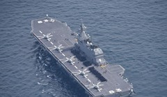 Tàu sân bay trực thăng Izumo của Lực lượng Phòng vệ Biển Nhật Bản. Ảnh: The Japan Times