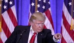 Từ khi lên cầm quyền vào đầu năm 2017 đến nay, Tổng thống Mỹ Donald Trump đã thúc đẩy đạt được nhiều hợp đồng vũ khí với các nước trên thế giới. Ảnh: Dwnews