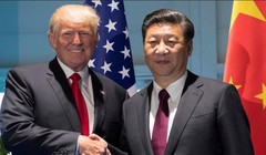 Tổng thống Mỹ Donald Trump và Chủ tịch Trung Quốc Tập Cận Bình bắt tay nhau. Ảnh: Malay Mail Online