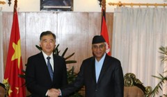 Ngày 16/8/2017, Phó Thủ tướng Trung Quốc Uông Dương hội kiến Thủ tướng Nepal Sher Bahadur Deuba. Ảnh: Chinanews.