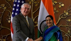 Ngoại trưởng Mỹ Rex Tillerson và Ngoại trưởng Ấn Độ Sushma Swaraj. Ảnh: The Express Tribune.