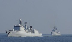 Tàu khu trục Thẩm Dương và tàu khu trục Thanh Đảo của Hạm đội Bắc Hải, hải quân Trung Quốc trong một cuộc tập trận vào đầu năm 2017. Ảnh: Sina.