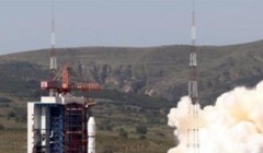 Trung Quốc phóng vệ tinh. Ảnh: Sina.