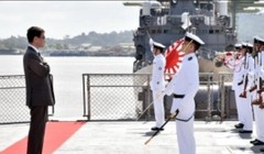 Ngày 11/2/2018, Ngoại trưởng Nhật Bản Taro Kono thị sát Lực lượng Phòng vệ Biển Nhật Bản đang luyện tập hàng hải ở cảng Muara, Brunei. Ảnh: Ministry of Foreign Affairs of Japan.