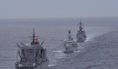 3 tàu chiến của Hải quân Anh và Lực lượng phòng vệ biển Nhật Bản tiến hành diễn tập liên hợp ở Thái Bình Dương. Ảnh: Huanqiu.