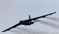 Máy bay ném bom chiến lược B-52H của không quân Mỹ đã nhiều lần hiện diện trên vùng trời Biển Đông thời gian qua. Ảnh: International Business Times.