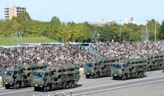 Lực lượng Phòng vệ Nhật Bản tiến hành duyệt binh. Ảnh: Cankao.