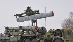 Hệ thống tên lửa phòng không S-400 Nga. Ảnh: QQ.