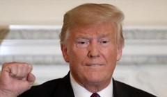 Tổng thống Mỹ Donald Trump quyết không để Trung Quốc lớn mạnh vượt Mỹ. Ảnh: Toronto Star