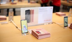 Cửa hàng Mi Store được cho là lớn nhất trong khu vực.