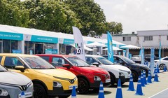 Tài xế TP.HCM đổ về “Ngày hội xanh”, cọc xe điện VinFast liên tục “nổ”