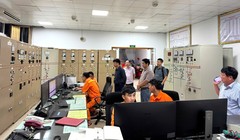 Lãnh đạo EVNNPT cùng nhiều cán bộ công nhân viên EVNNPT trắng đêm trực ứng phó với bão số 10 BUALOI