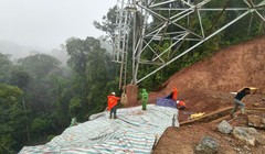 Lính truyền tải canh giữ nguồn sáng nơi tâm lũ miền Trung