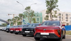 Tài xế dịch vụ “xử đẹp” bài toán thu hồi vốn với xe Limo Green 