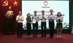 Petrovietnam trao biểu trưng hỗ trợ 3 tỷ đồng tại tỉnh Quảng Trị.