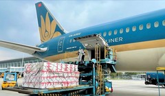 Vietnam Airlines tiếp tục vận chuyển miễn phí hàng hóa hỗ trợ đồng bào vùng lũ miền Trung