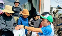 Người lao động PMS trao 100 phần quà hỗ trợ đồng bào vùng lũ